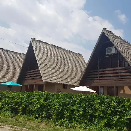 Casutele Intim 롯지 코스티네스티